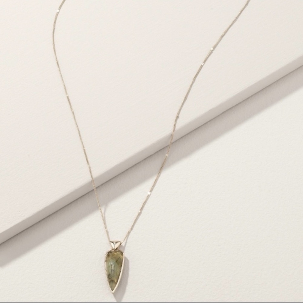 Stella & Dot Sommervillle Gold and Labradorite Pendant Necklace